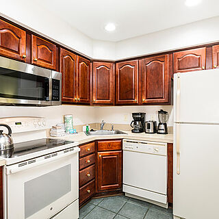 Vacation Village at Williamsburg — Sample kitchen