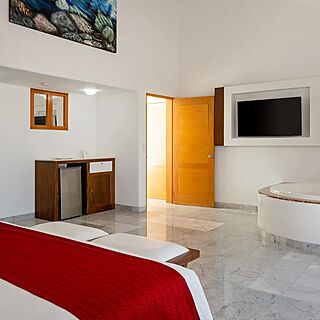 Admiral Yacht Club at Sunset — Sample bedroom