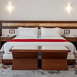 Admiral Yacht Club at Sunset — Sample bedroom