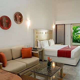 Admiral Yacht Club at Sunset — Sample living room