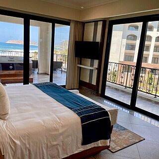 Villa La Valencia Beach Resort & Spa — Sample bedroom