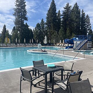 Outside dining by pool