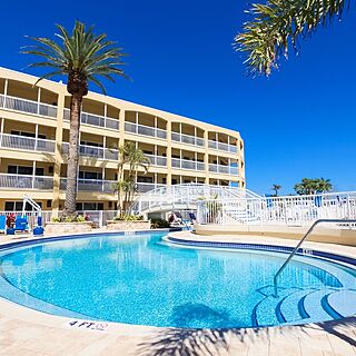 Coral Reef Beach Resort — Pool area