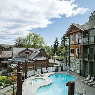 Old House Hotel & Spa — Exterior and pool