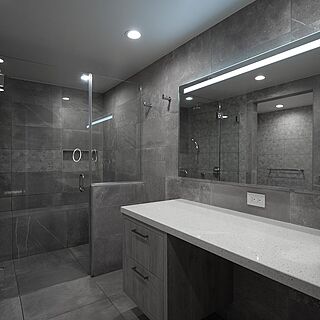 Casa del Mar Beach Resort — Sample bathroom