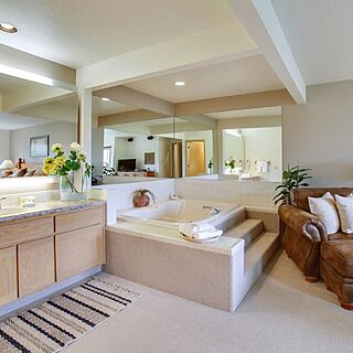The Ridge at Sunriver — Sample bathroom