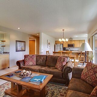 The Ridge at Sunriver — Sample living room