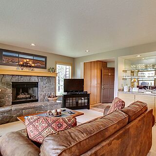 The Ridge at Sunriver — Sample living room