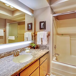 The Ridge at Sunriver — Sample bathroom