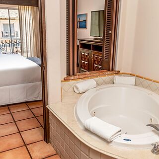Hacienda del Mar Resort — Sample bathroom