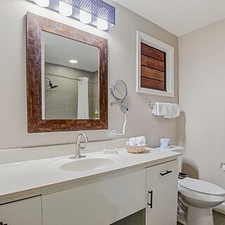 Pono Kai — Sample bathroom