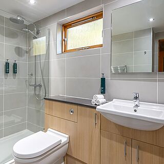 Craigendarroch Lodges, Managed by Hilton Grand Vacations — Sample bathroom