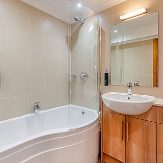 Craigendarroch Lodges, Managed by Hilton Grand Vacations — Sample bathroom