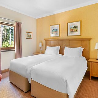 Craigendarroch Lodges, Managed by Hilton Grand Vacations — Sample bedroom