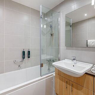 Craigendarroch Lodges, Managed by Hilton Grand Vacations — Sample bathroom