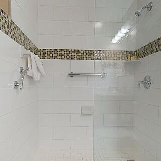Morritt's Tortuga Club — Sample Bathroom