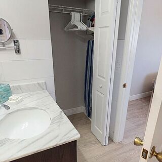 Morritt's Tortuga Club — Sample Bathroom