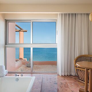 Club Regina Los Cabos — Sample bathroom
