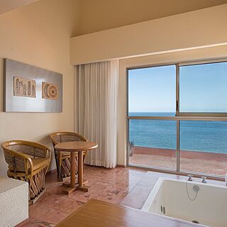 Club Regina Los Cabos — Sample bathroom
