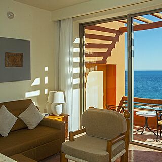 Club Regina Los Cabos — Sample living room