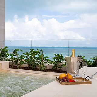 Garza Blanca Resort & Spa Cancun — Balcony hot tub