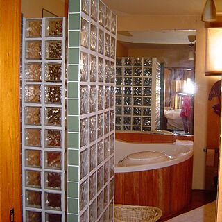 Captain Morgan's Vacation Beach Club — Sample unit bathroom